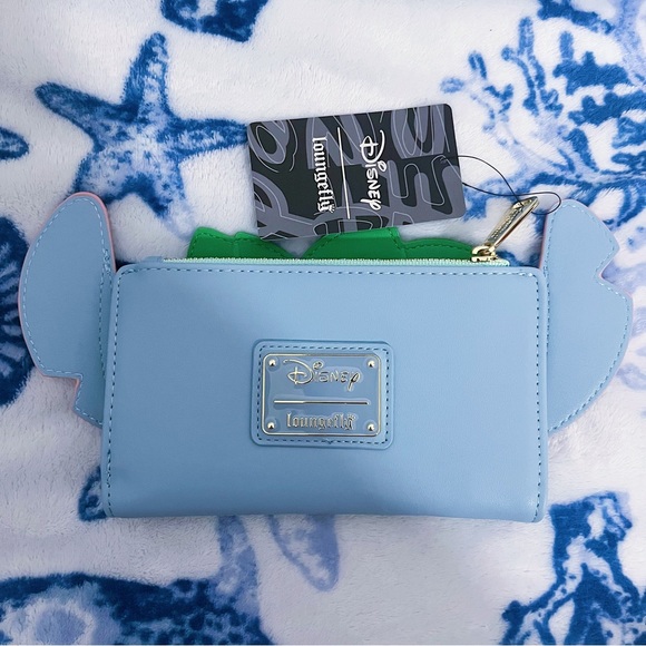NWT 👾🌺 Loungefly Disney Lilo & Stitch Luau Stitch Wallet - Picture 3 of 6